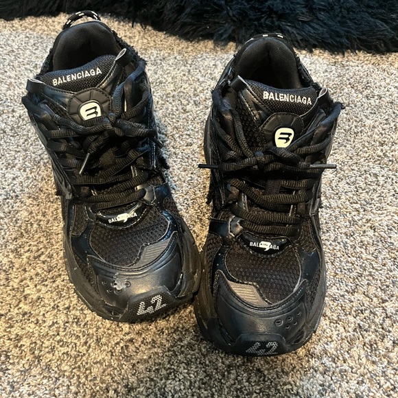Balenciaga Black Sneakers - Picture 1 of 5